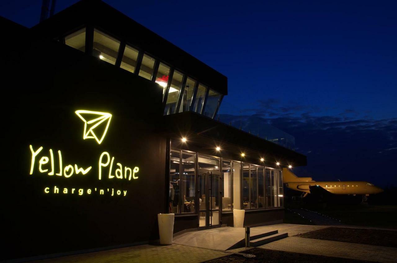 Yellow Plane Yurov المظهر الخارجي الصورة